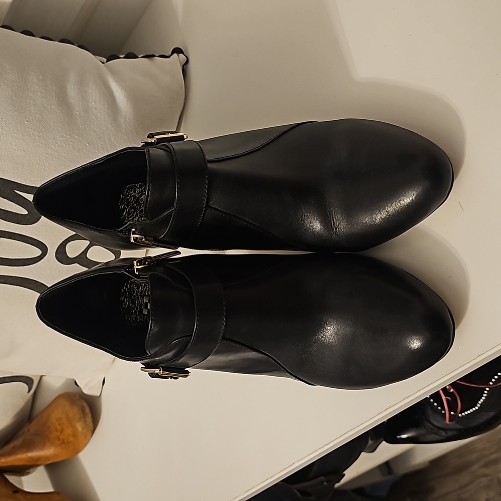 Size 10 Vince Camuto booties
